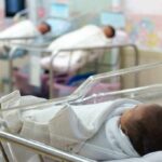 Couple welcomes 19 lbs triplets, nearing world record birth weight newborns in hospital bassinets
